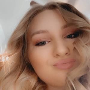 Meet your Posher, Kaylie